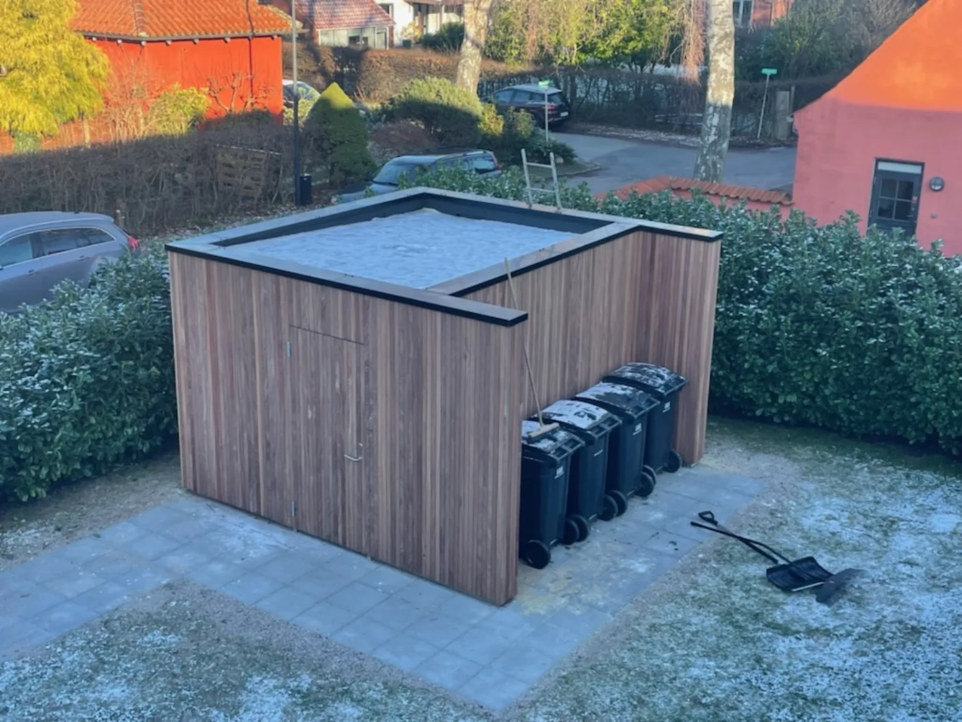 Flot havehegn i træ udført af tømrermester Nikolaj Høyer